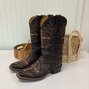 Brown Western Cowboy Boots with Embroidered Design
